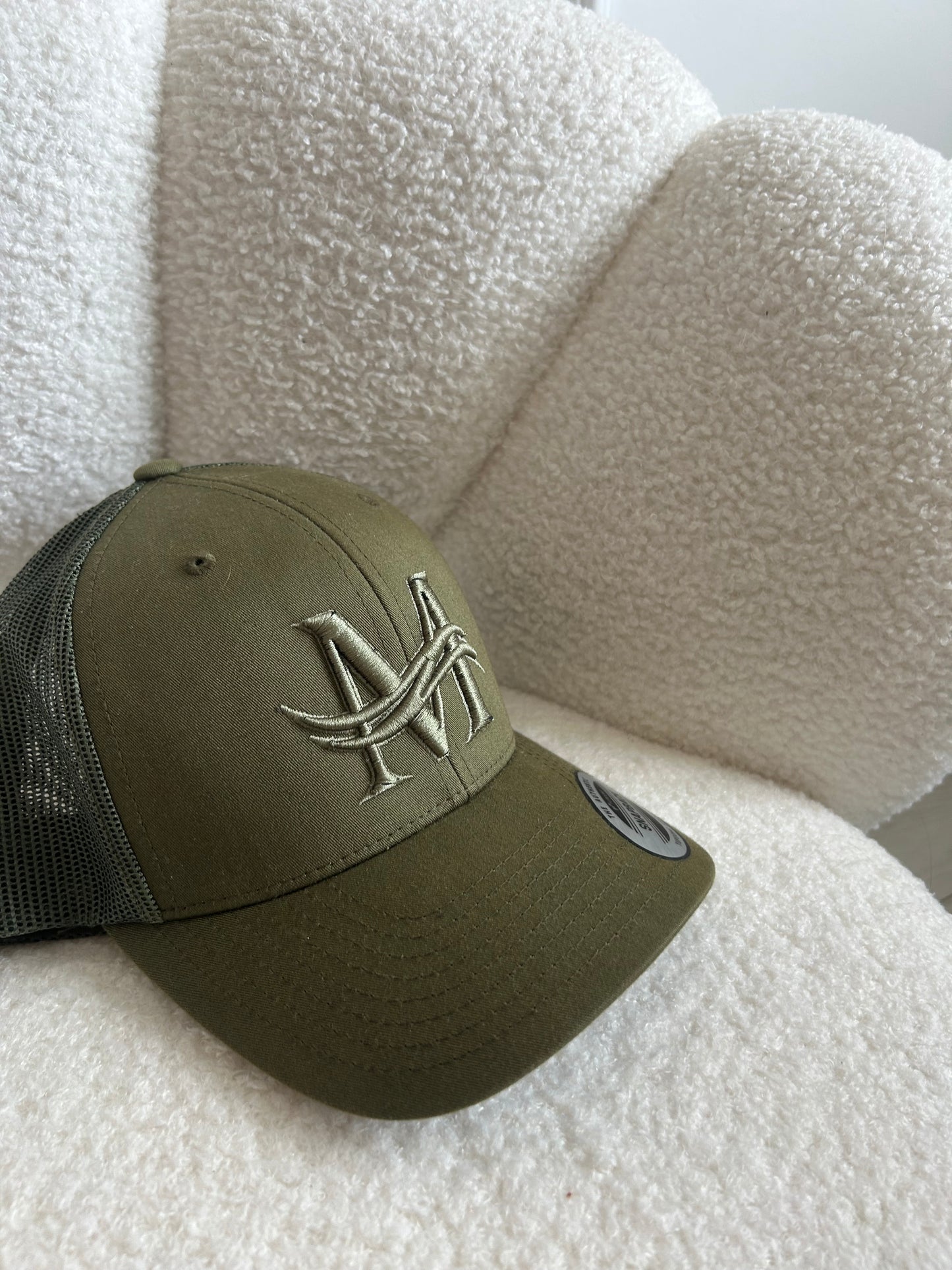 MODA DI LUSSO Signature Snapback Cap