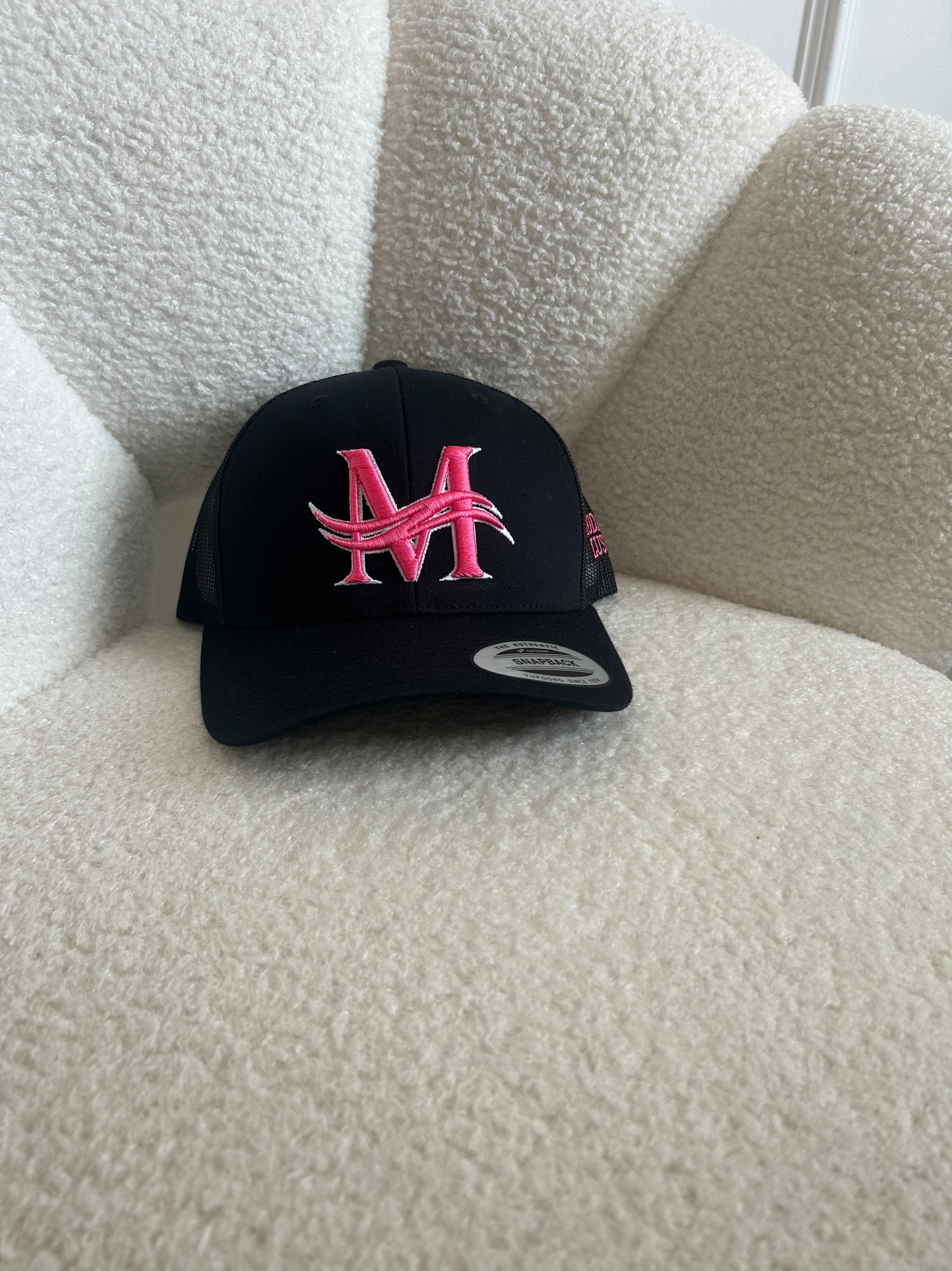 MODA DI LUSSO Signature Snapback Cap