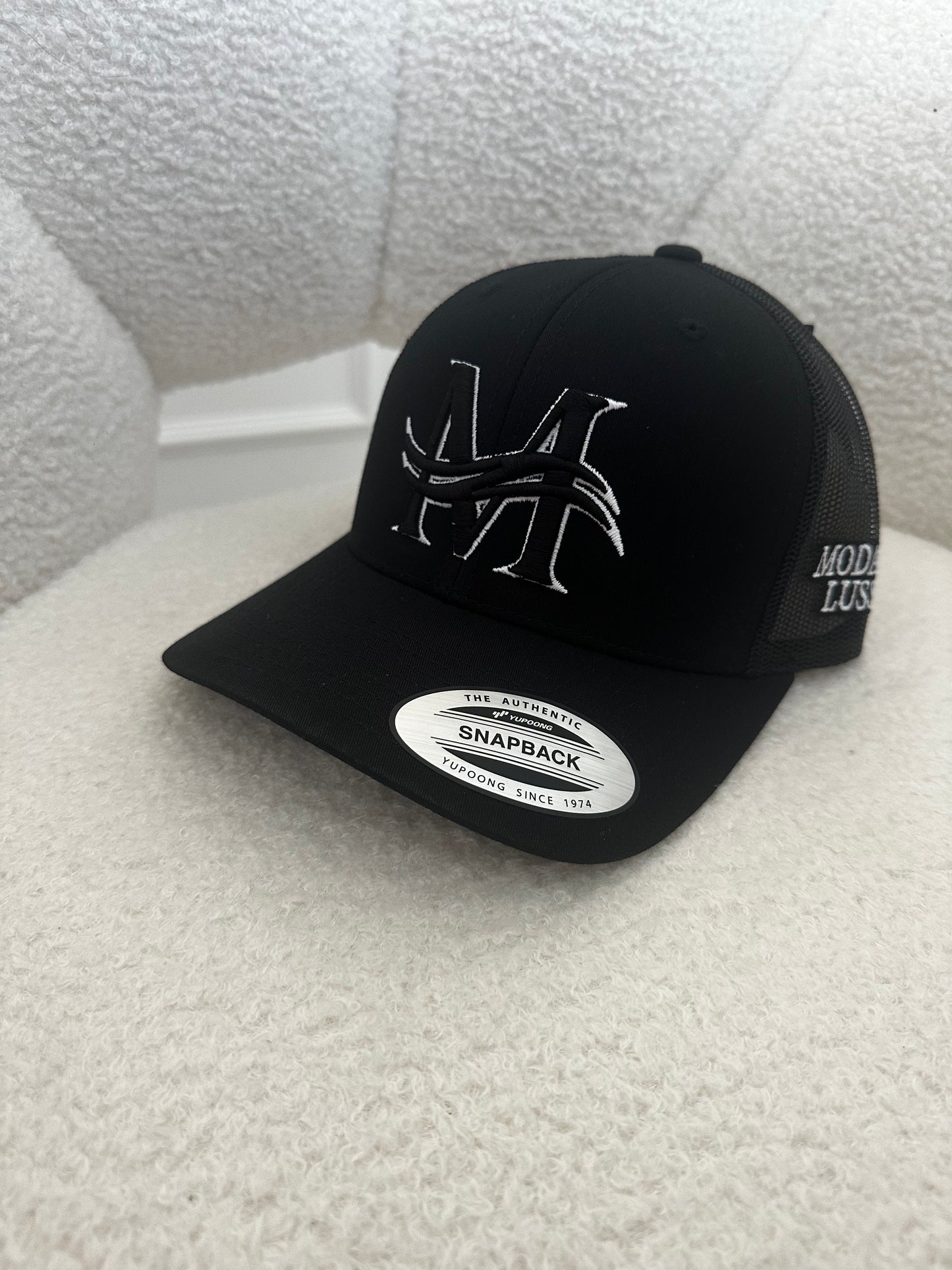 MODA DI LUSSO Signature Snapback Cap